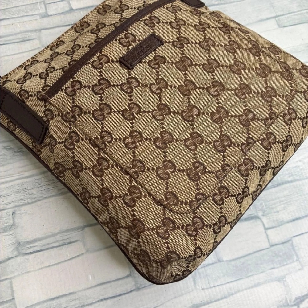 Gucci Tan and Brown Logo Messenger Bag - Picture 4 of 9